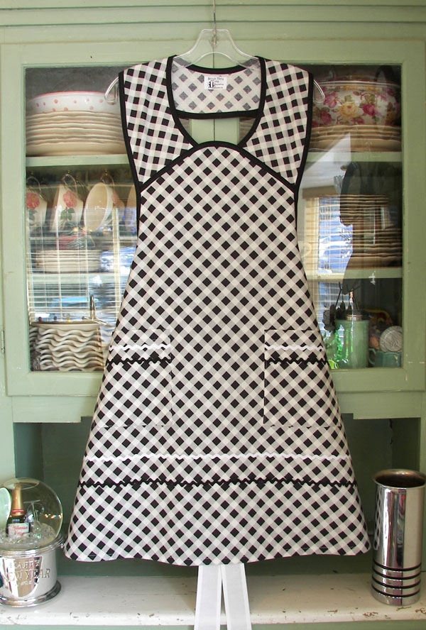 1940 Black White Retro Apron