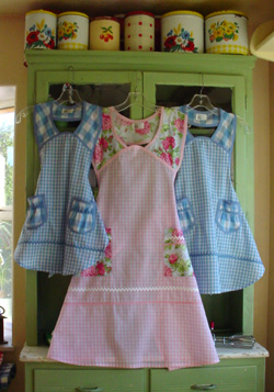 2 sizes 1940 child apron with moms apron