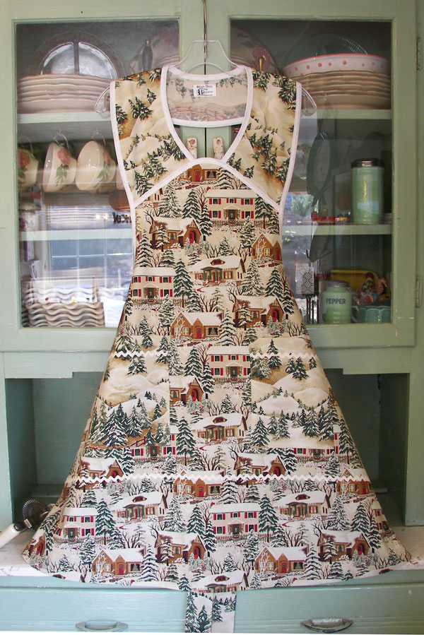 1940 Old Time Village Christmas Apron