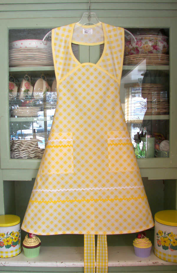 1940 Yellow Triangle Apron