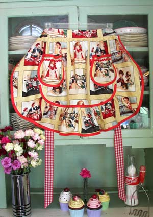 1943 Moms Kitchen Half apron