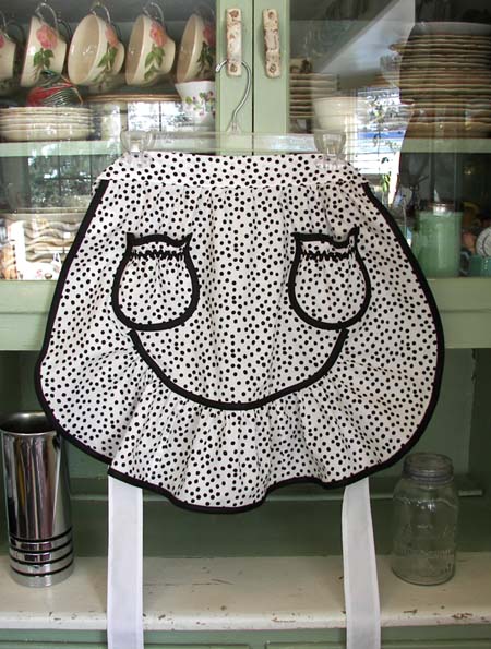1943 White Black Polka Dot Apron