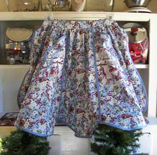 1944 half Christmas apron, click for large close up