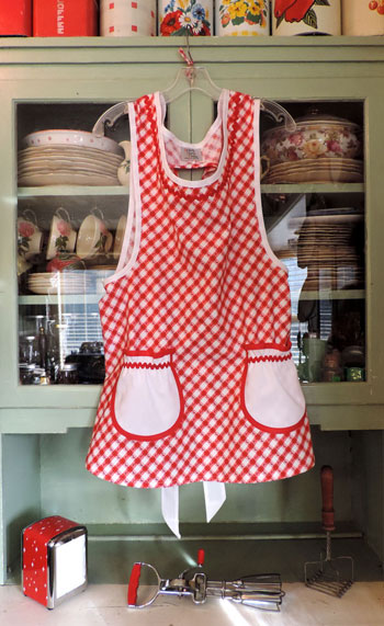 Grandma Old Fashioned Red & White Kitchen Apron