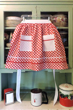 Retro Old Fashioned Red and White Kitchen Half Aprons