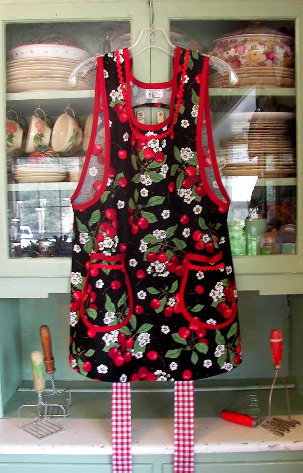 Grandma apron in Black Cherry
