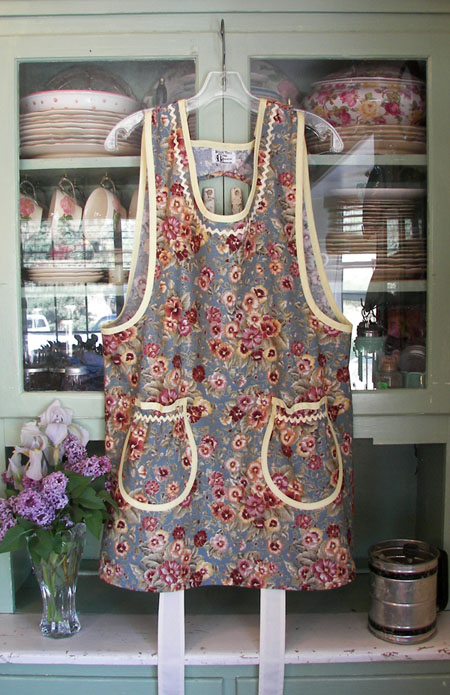 Grandma apron in Pastel Pansy, click for larger view
