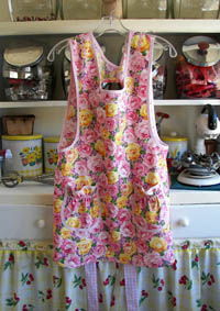 Grandma apron Rose Bouquet, click for more Grandma Aprons