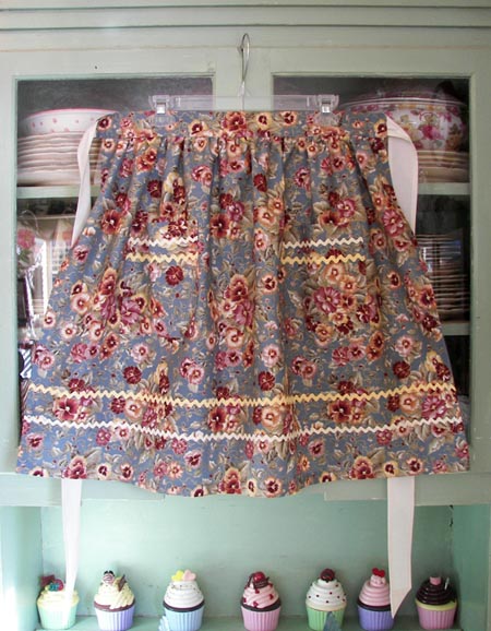 Retro Half Apron in Pastel Pansy
