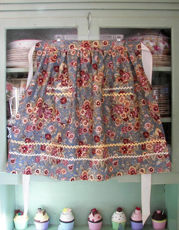 Retro Half Apron Pastel Pansy