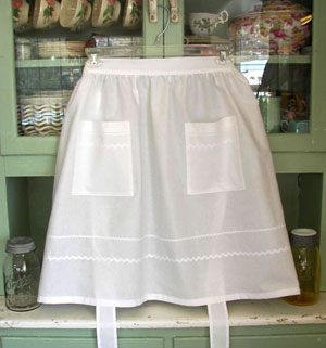 Retro White Half apron