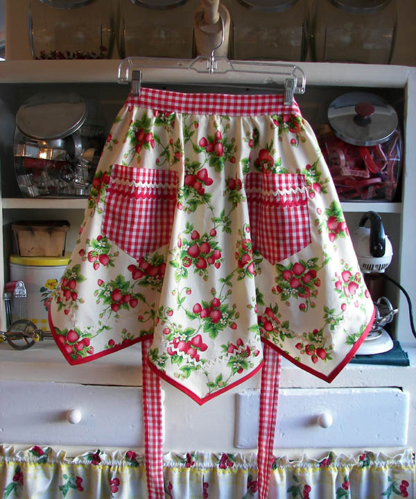 Victory Strawberry Half Apron