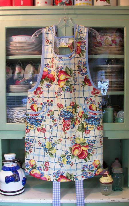 Aunt Violet in Old Home Fruit, click for more Violet style aprons