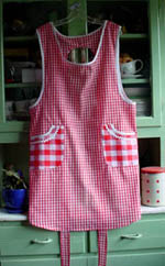 Violet apron, click for more views and fabric