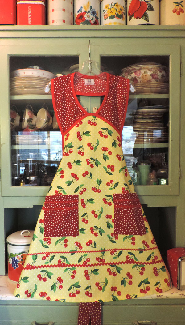 Nextshe Retro Women's Polka Dot Bib Apron – Vintage Style For Kitchen, Cooking, Christmas, Or Costume Party