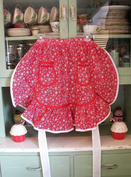 1943 Red snowflake half apron