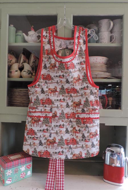 Woman's Retro Apron Farmhouse Kitchen Apron Romantic 