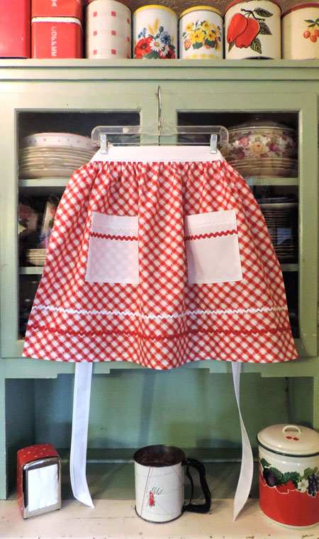 Retro Half Apron in Old Fashioned Red and White Kitchen 