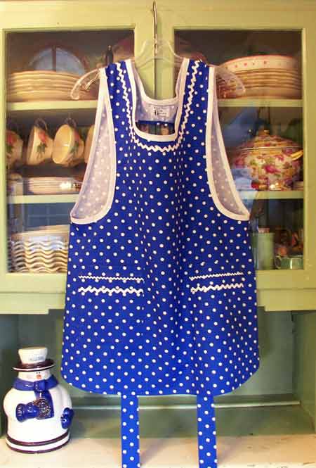 Grandma Apron Blue Polka Dot with square pockets