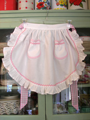 1948 Ruffle half apron White, click for more 1940 ruffle half aprons