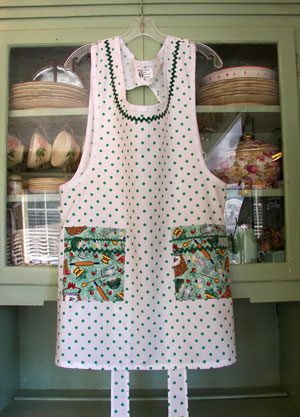 Grandma Apron White / Green Polka Dot, click for larger view