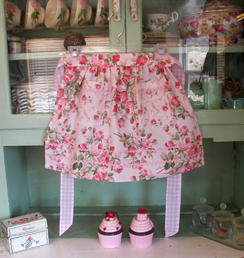 Child half apron large soft pink roses