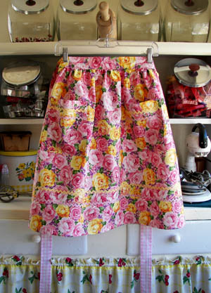 Rose Bouquet half apron, click for larger view