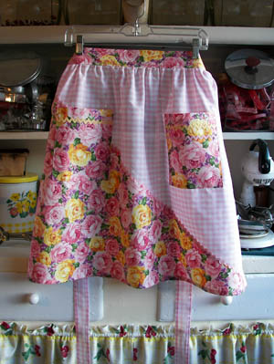 Rose Bouquet/Pink gingham half apron, click for larger view